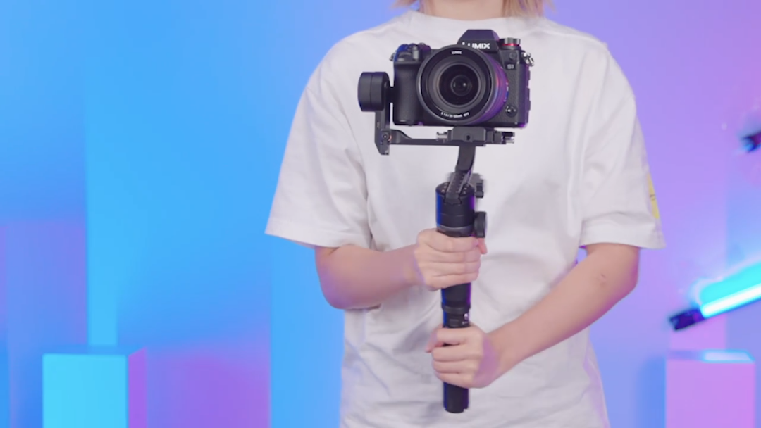 WEEBILL S - Mirrorless camera and digital SLR camera stabilizer WEEBILL S - Mirrorless camera and digital SLR camera stabilizer